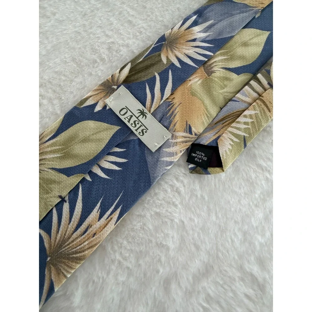 Oasis silk necktie
